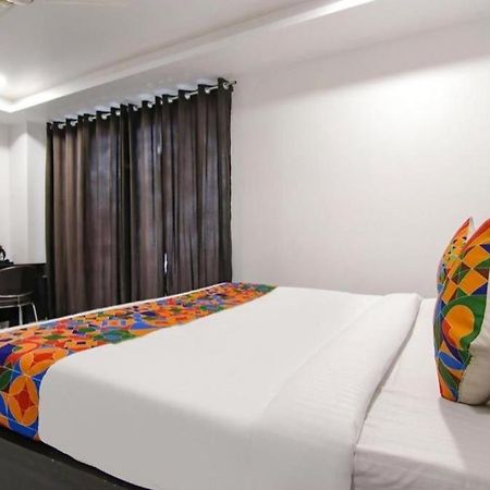 Hotel Grey Sky Нью-Дели Экстерьер фото