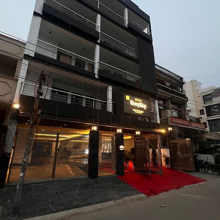 Hotel Grey Sky Нью-Дели Экстерьер фото