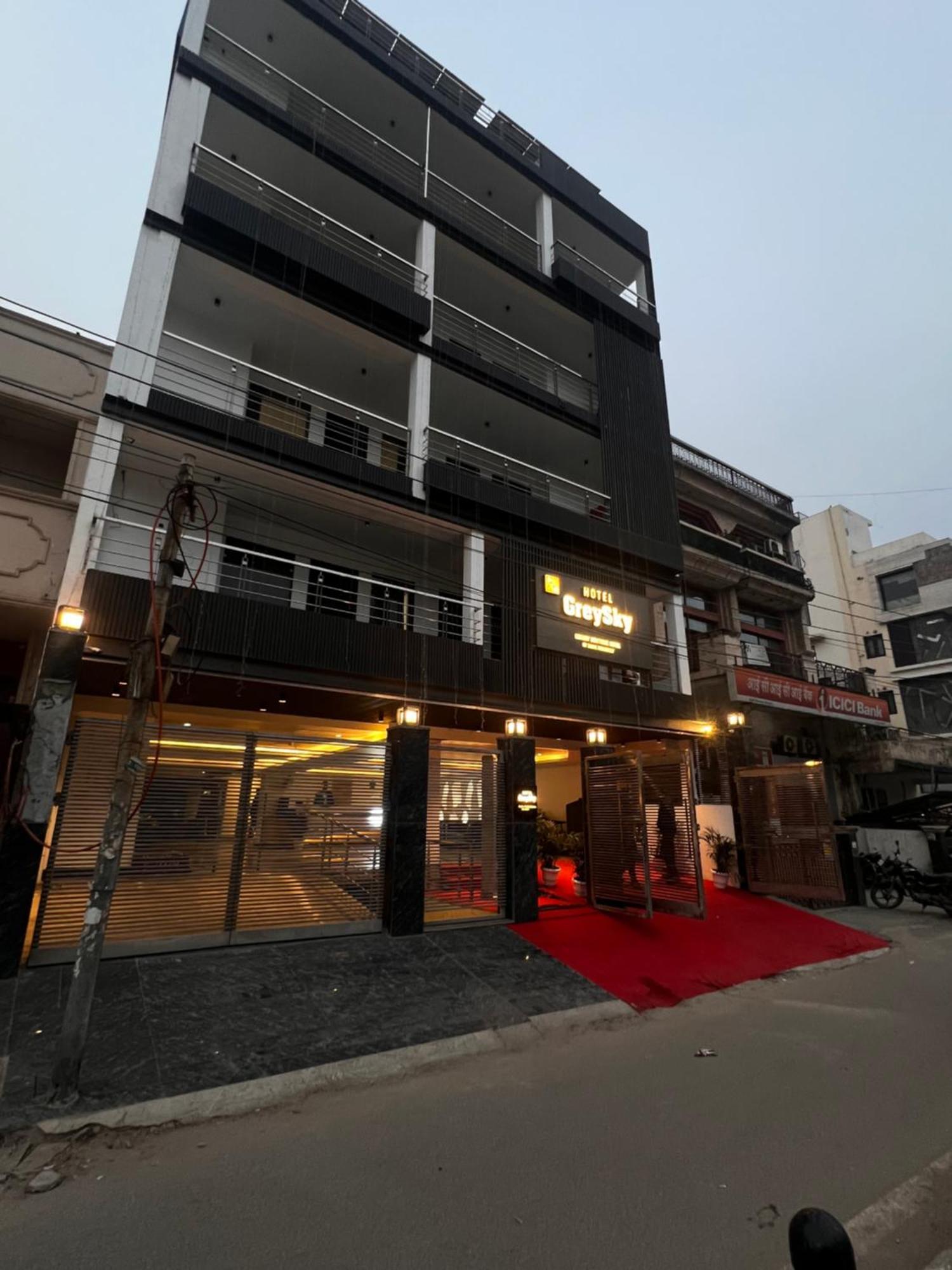 Hotel Grey Sky Нью-Дели Экстерьер фото