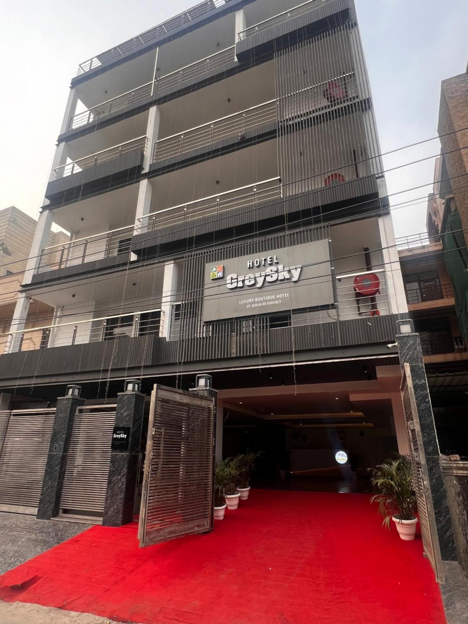 Hotel Grey Sky Нью-Дели Экстерьер фото